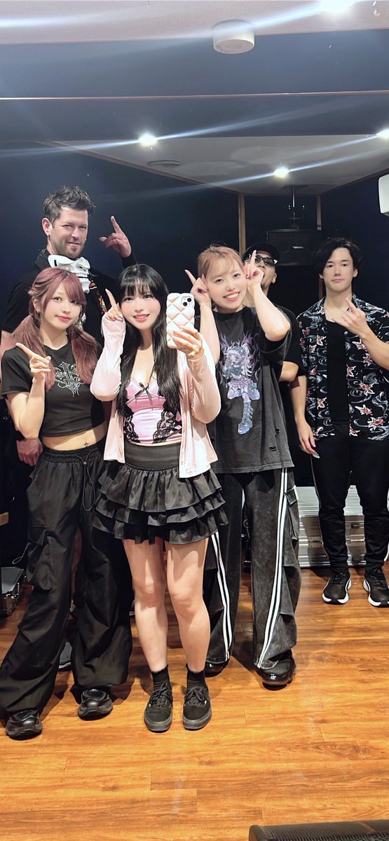 hrhm666gt's tweet photo. NEON ONIリハでした👹
明日はいよいよ新宿アンチノック！
楽しんでこ〜🙌 https://t.co/93f8COuLof