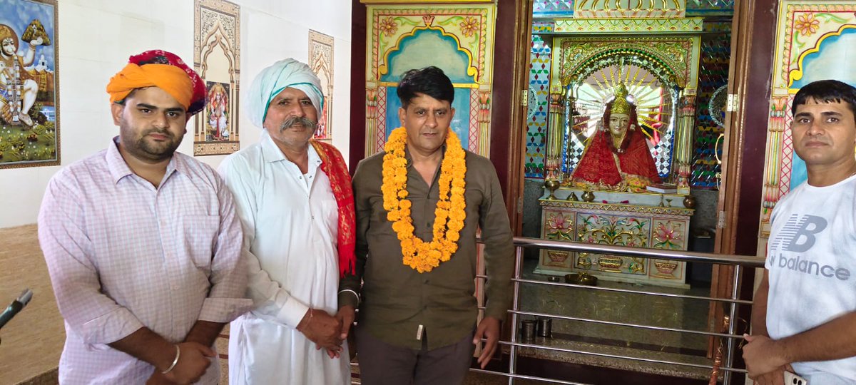 ramlalsharmabjp's tweet photo. "रक्तदान महादान! ❤️🩸

​आज भोपावास स्थित मां जीण माता जी मंदिर में आयोजित रक्तदान शिविर' में शिरकत कर रक्तदाताओं का उत्साहवर्धन किया।

रक्तदान शिविर के सफल आयोजन के लिए युवा साथी सूरज मीणा एवं उनकी पूरी टीम को हार्दिक साधुवाद। रक्तदान महादान है, जो किसी अनजान व्यक्ति के जीवन को बचाने में मददगार साबित हो सकता है।

​#BloodDonation #RaktadanMahadan  #SocialService