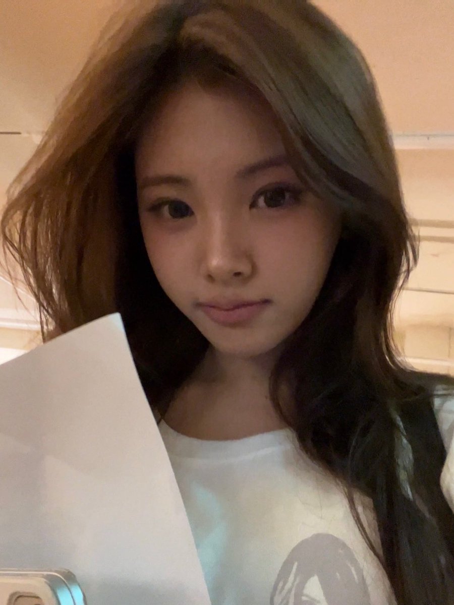 eeee__h's tweet photo. 퇴근길 여친짤 맴이 넘 힘들다.. https://t.co/xYMRzV2ZoD