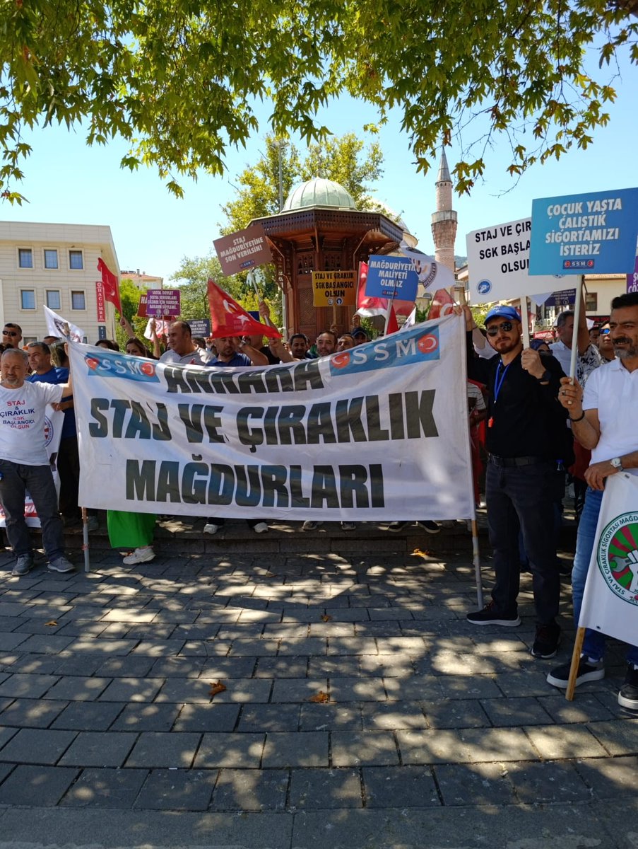 STAJMADURLARID1's tweet photo. Büyük Bursa Basın açıklamasında Staj ve Çıraklık Magdurlari ile alanlarda mücadele etmekten onur ve şeref duyarım.Hepinize teşekkürler 

@CirakStajFED
@ANKSTAJCIRAK
@bursastajder
@stajcirak3434
@KOCAELi_SCSM

Stajyer çırak Bursada #StajçıraklıkSgkBaslangıçıOlsun https://t.co/yRgrDrtmet
