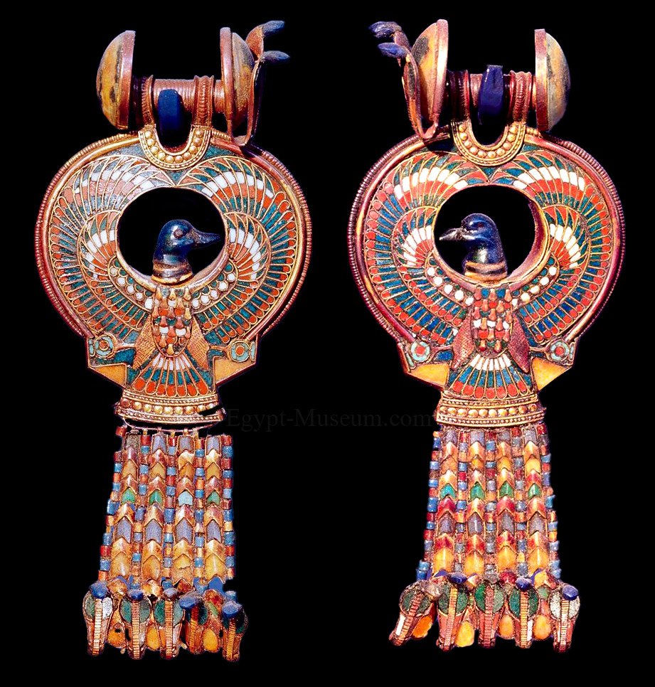 Furubafani's tweet photo. The earrings of Tutankhamun are so majestic! https://t.co/1xNzqWYueZ