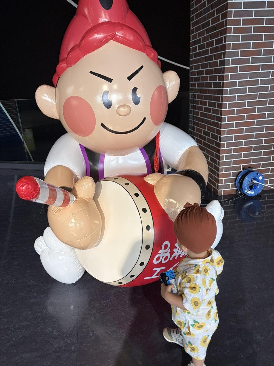 emi___kings's tweet photo. 涼しい室内でエイサー見れるって最高だしアリーナショップもゆっくり見れて
オフシのゴにも会えて嬉☺️🫶

息子とマンツーマンってこんなにラクだったっけ？！ってびっくりするほど
2人きりで出かけるの久しぶりだった楽しかったな🥲💞 https://t.co/gzzKrzONXl