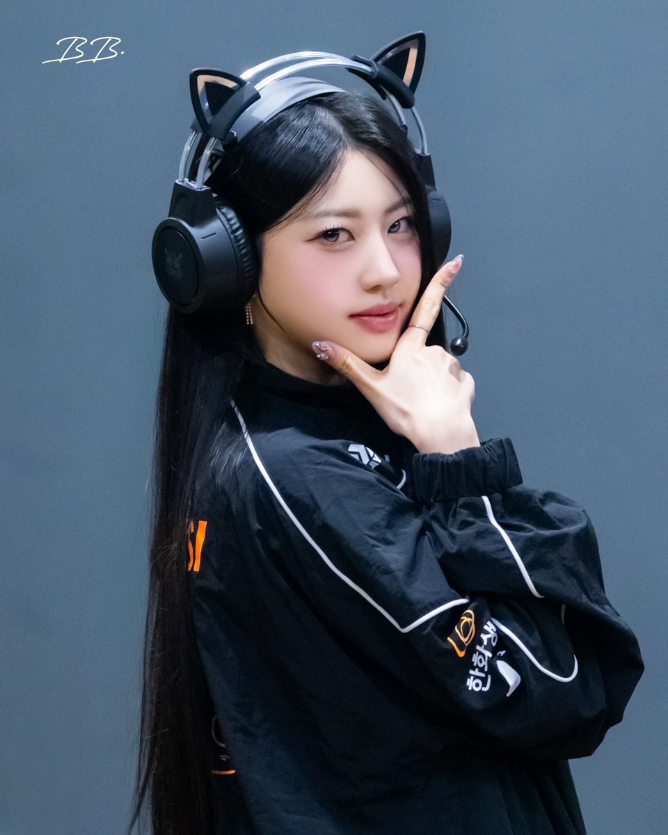 bbaaan0's tweet photo. 260710 밀리언뮤직 대면팬싸 HQ
🍊
#크레이즈엔젤 #CrazAngel
#솔미 #SOLMI https://t.co/vY7UYyoaKp