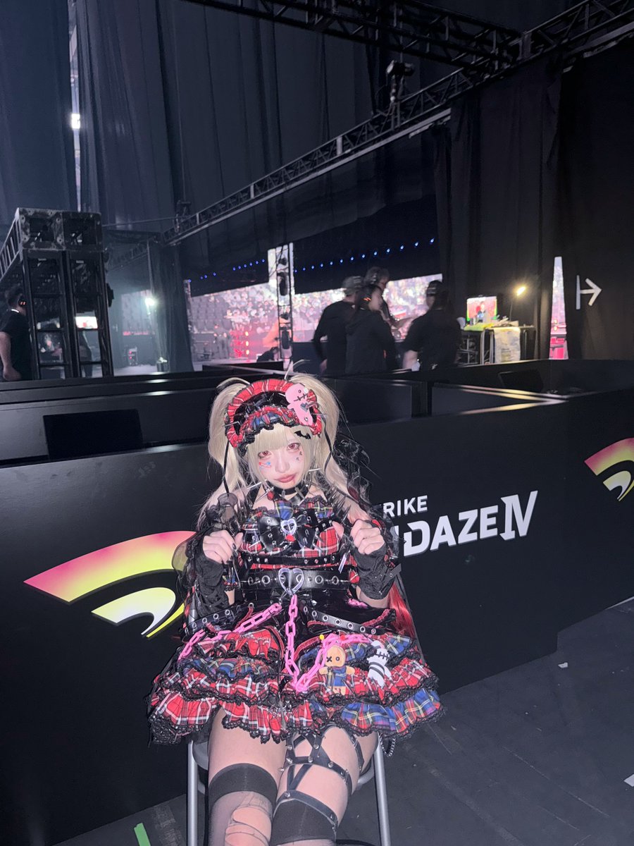 Pikarin_shiina's tweet photo. モンスターストライクDREAMDAZE Ⅳ2日目も狂愛してくれて現地の皆も配信の諸君達もいっしょにあそんでくれてアリガタキでしたー！開幕から元気でいいコ達…(｡・ｗ・｡)

1日目と御衣装変わってこの日の為だけに創作致し魔したチェルちゃん要素も加わえたらびゅな奴

#モンスト　#モンドリ　#絶対狂愛エゴイスト