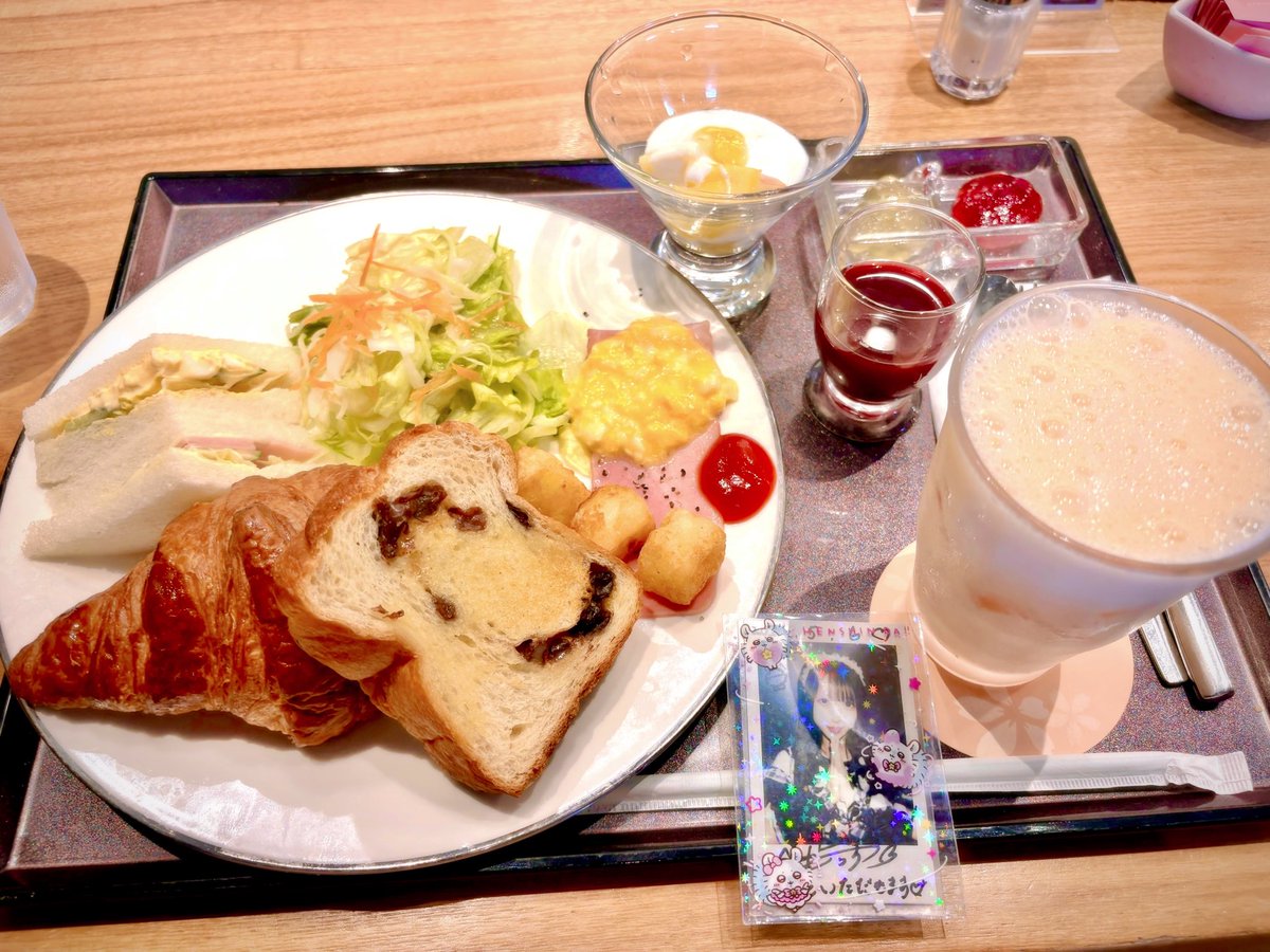 maayaa_ss's tweet photo. ちなみに、
お花はがまん（？）したけど食べ物はチェキがないと寂しく感じてしまうおたく脳しているのでこちら https://t.co/CS3mb1HBoT