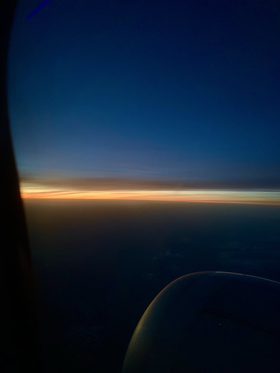 OfficielleKENI's tweet photo. Sunrise from above https://t.co/VTJDcgKasV