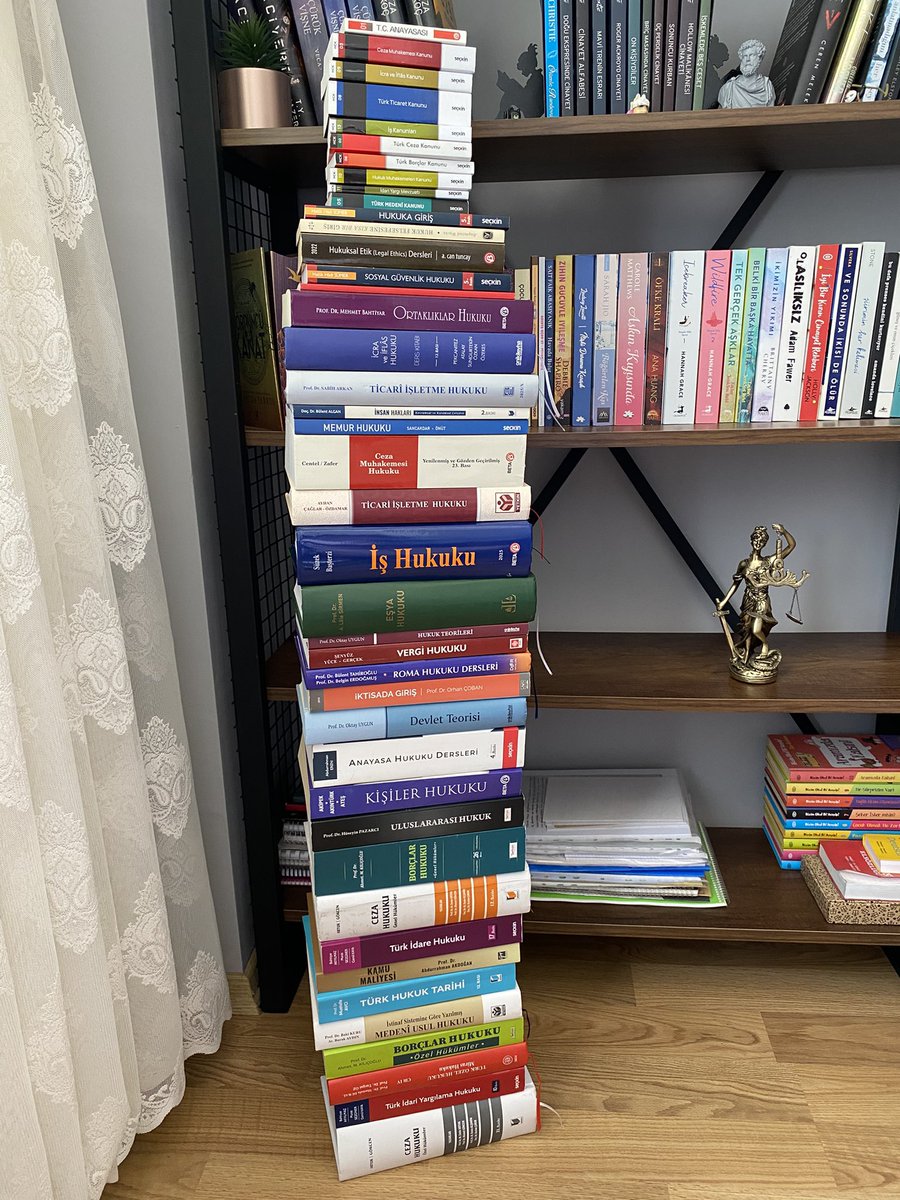 hediyeeaytar's tweet photo. 4 yil ve bolca gozyasi (anayasanin ustunlugu ilkesi gozetilmistir) https://t.co/VbMxaVkKHo