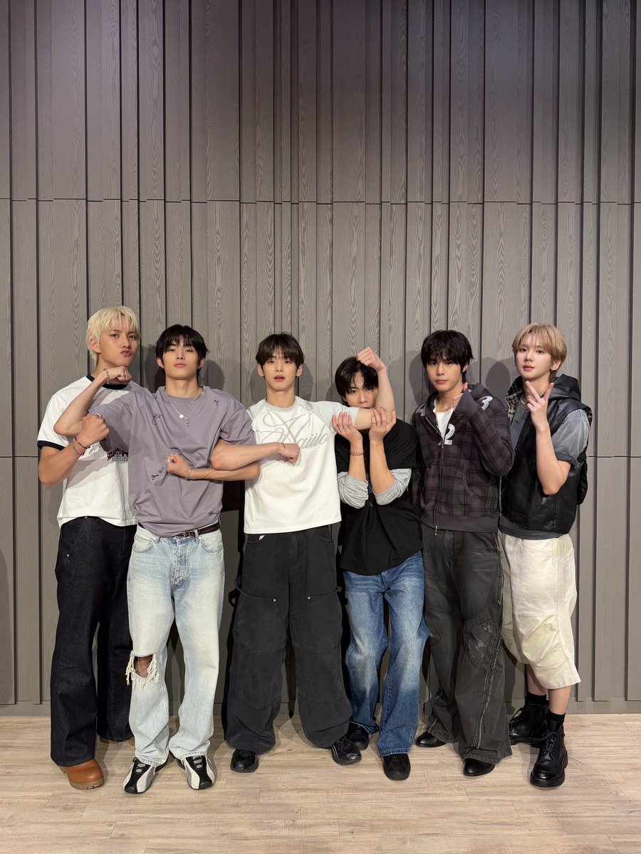 82MAJOR_231011's tweet photo. [📷]
#에이티투데이_260712

♡에티랑 즐거운 주말♡
다음 주에 팬콘에서 만나🤗

#82MAJOR #82메이저 #에이티투메이저
#82데이 #82TODAY https://t.co/vG37yNgj4A