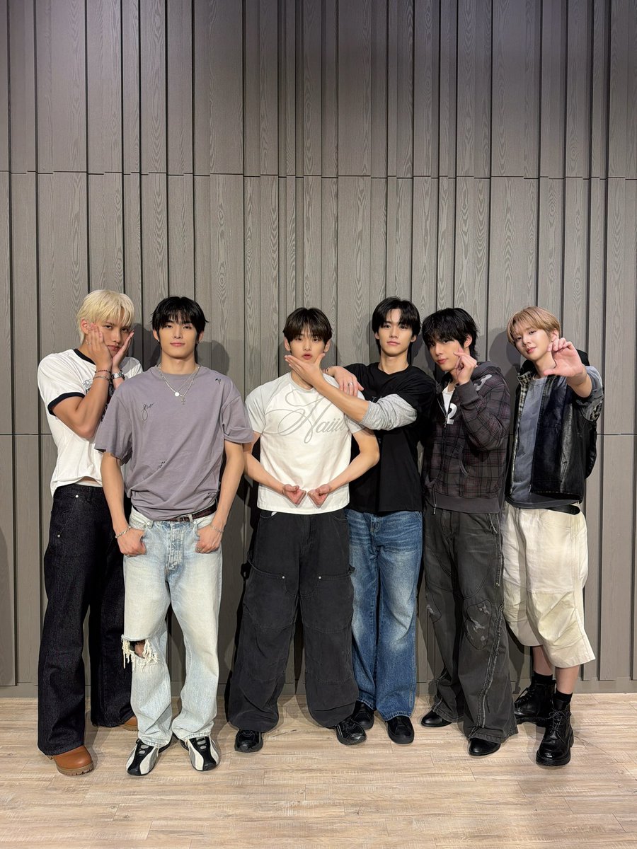 82MAJOR_231011's tweet photo. [📷]
#에이티투데이_260712

♡에티랑 즐거운 주말♡
다음 주에 팬콘에서 만나🤗

#82MAJOR #82메이저 #에이티투메이저
#82데이 #82TODAY https://t.co/vG37yNgj4A