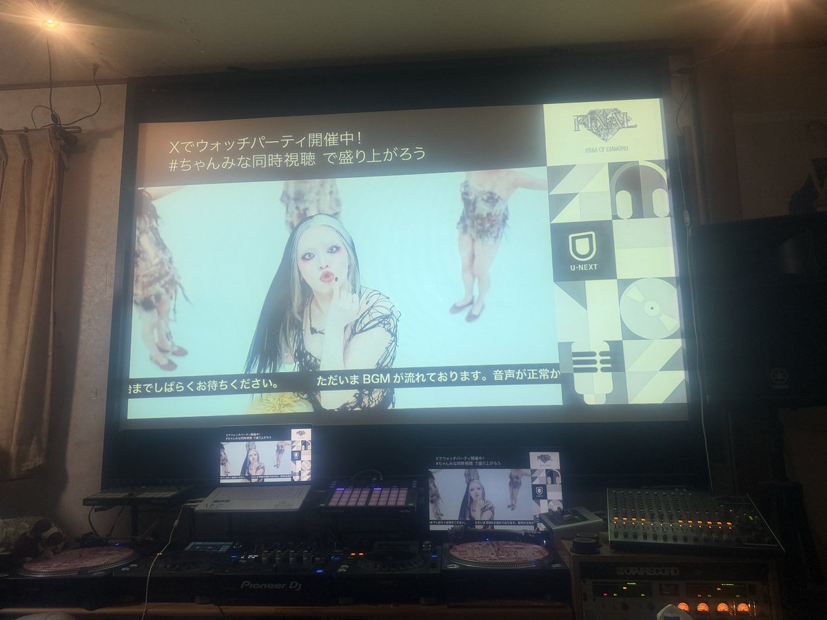 kaz_ooja's tweet photo. #ちゃんみな同時視聴
ライブとはいかないけどライブPA➕スクリーンで見る😍 https://t.co/6N0GbnphS7