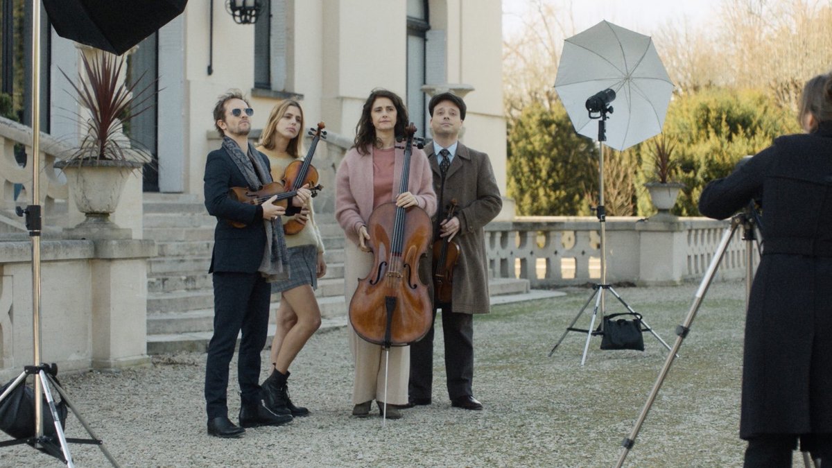 JuanRoures's tweet photo. Los protagonistas de «Los músicos» realmente son músicos, lo que vuelve la experiencia muy creíble y especial. No por ello se descuidan las interpretaciones, simpáticas y emotivas. https://t.co/TkKWVsezGU