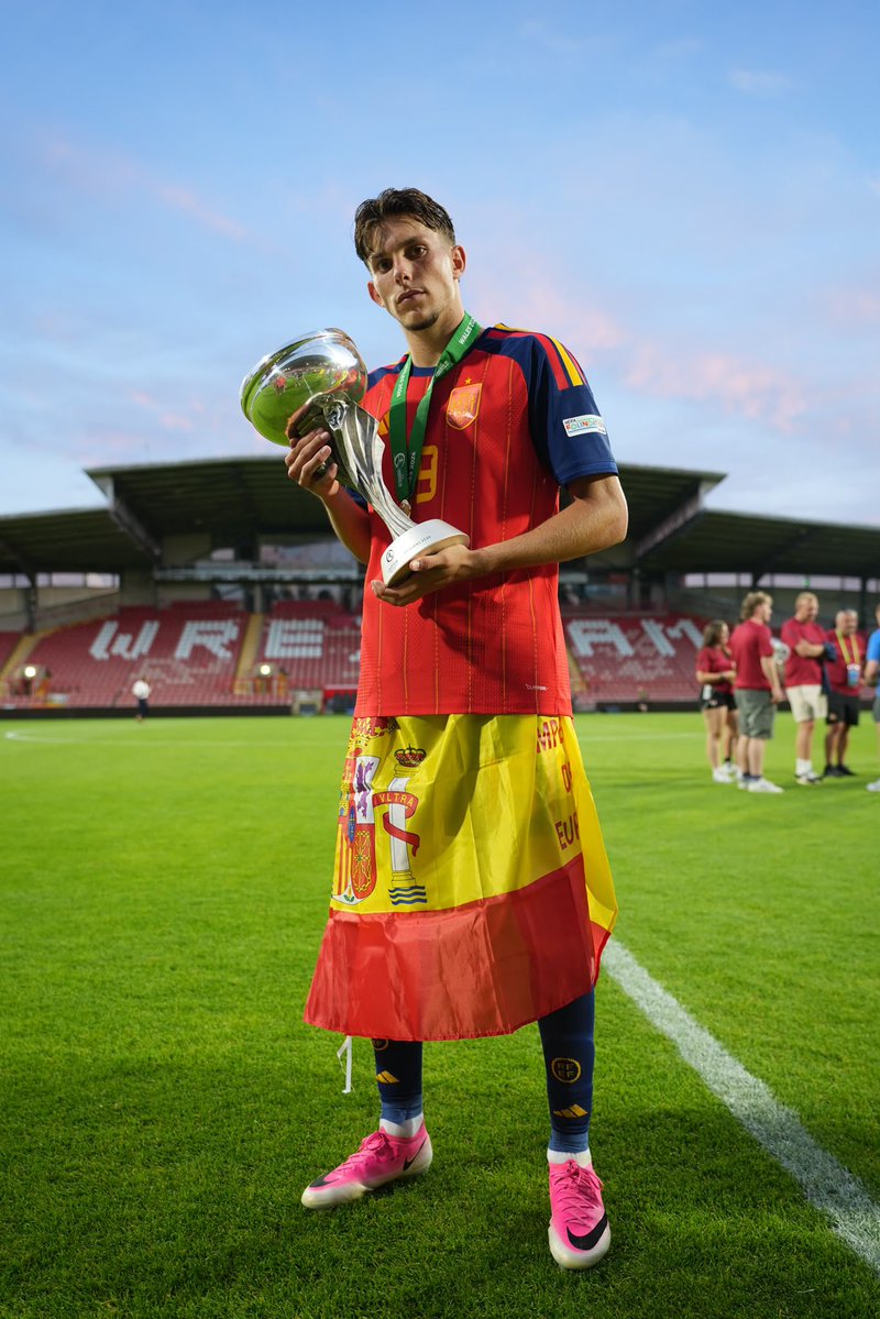 AtletiAcademia's tweet photo. 🇪🇸 Buenos y gloriosos días de parte de un campeón de Europa sub-19. ¡Estamos muy orgullosos de ti, Sergio Esteban! 💪🏻 https://t.co/GgoK5IGnpg