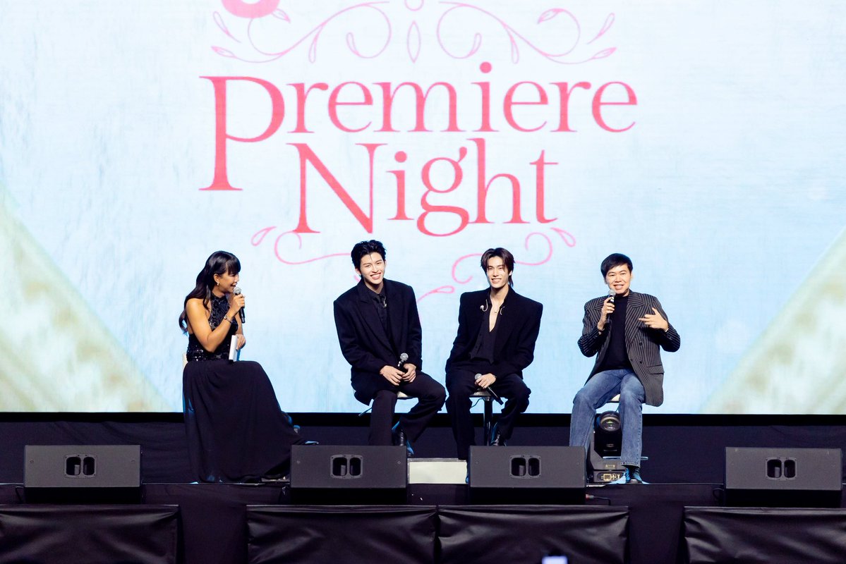 GMMTV's tweet photo. ภาพบรรยากาศงาน "มีสติแล้วลูกพีช Peach and Me Premiere Night 🤟" #PeachAndMeSeriesEP1 

“มีสติแล้วลูกพีช Peach and Me” 🤟
ทุกวันเสาร์ เวลา 20:30 น. ทางช่อง GMM25 
และดูออนไลน์ เวลา 21:30 น. บนแอป iQIYI 
และเว็บ https://t.co/2mkIGJx6pH ที่เดียวเท่านั้น

#PeachAndMeSeries
#GMMTV https://t.co/jFxOAqIFN9