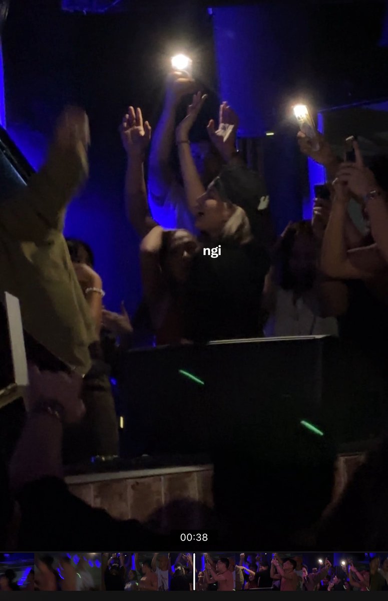 gnihvm's tweet photo. sobrang enjoy nyan kagabi, para bang hindi galing ng concert HAHAHAHAHAA POGIIIII PANTROPIKO WAS PLAYING!!!! 💅 https://t.co/iFCNnh4Aur