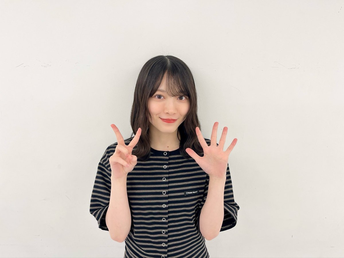sakurazaka46's tweet photo. このあと #森田ひかる が
SHOWROOMにて生配信をします🌱🍰💗
https://t.co/3ZokSGeKD6

さらに18:30〜は
櫻坂46公式Instagramからも生配信をします🎂💕
https://t.co/5XxniDLsNb

ぜひご覧ください🌸
#櫻坂46 https://t.co/sSPER5lAea