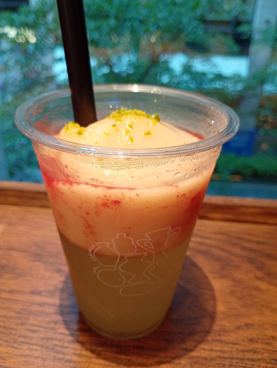 marchentea's tweet photo. uRn chai&amp;tea の初夏のジグリーティー、非常に美味でした👍
緑茶のゼリードリンクなんて珍しい！桃も水々しくてあっというまに完飲✨ https://t.co/Kpllfd4C30