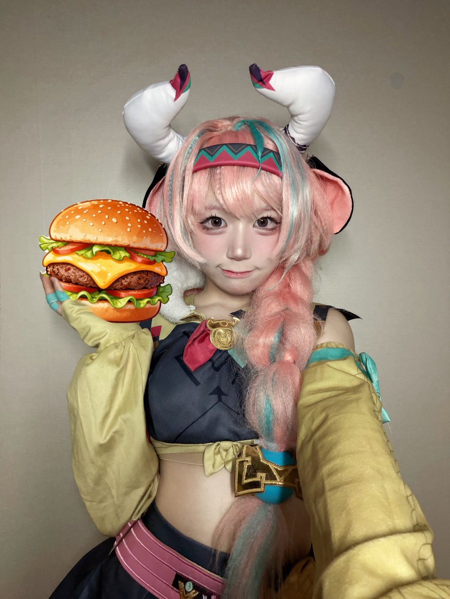 hiy0chan_'s tweet photo. 🌮🌮🌮
#GenshinImpact #varesa https://t.co/GiYIxPEzzd