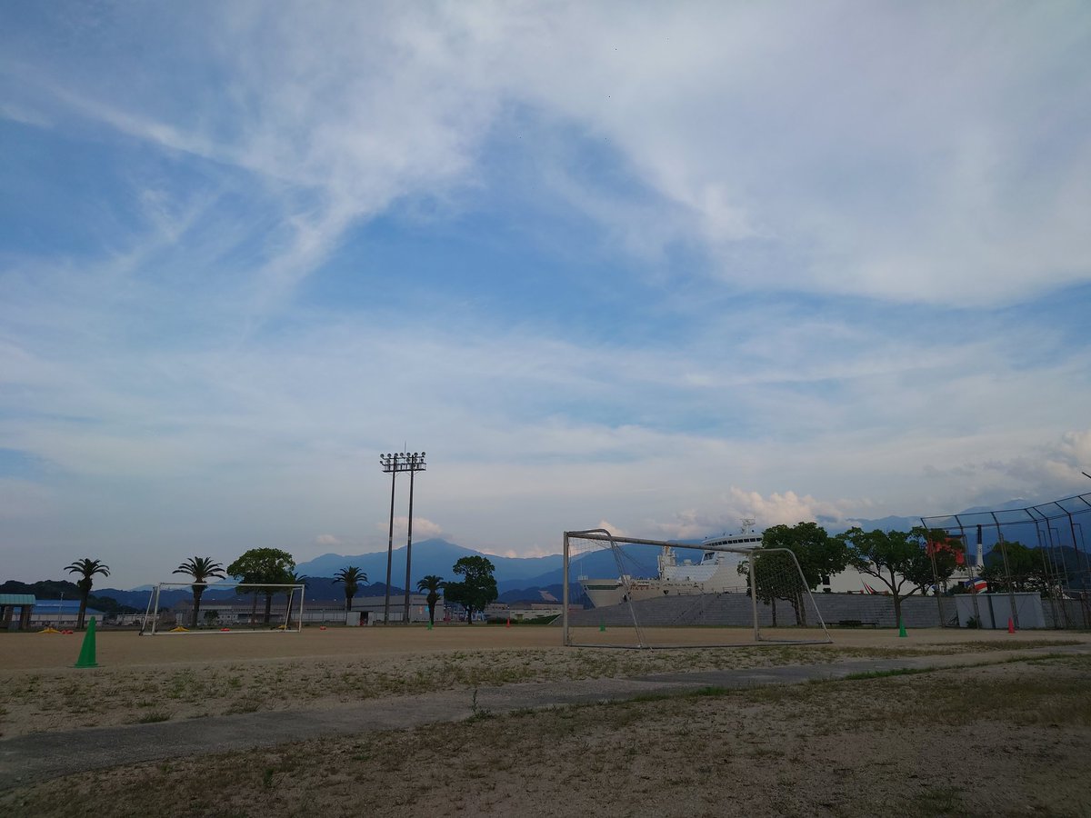 Yansan3298's tweet photo. 日曜日だけど、マリンパーク新居浜。
夕暮れでもまだまだ暑い(^_^;)

今日は愛媛FC-U15体験会があります。
#愛媛FC https://t.co/RH0iudgwqT