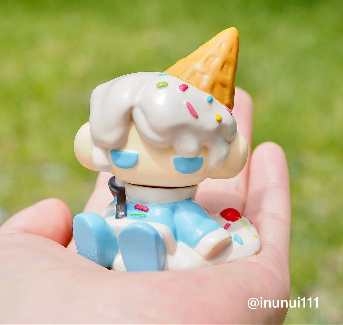 アイスクリームのフィギュアできた！ 暑いので溶ける