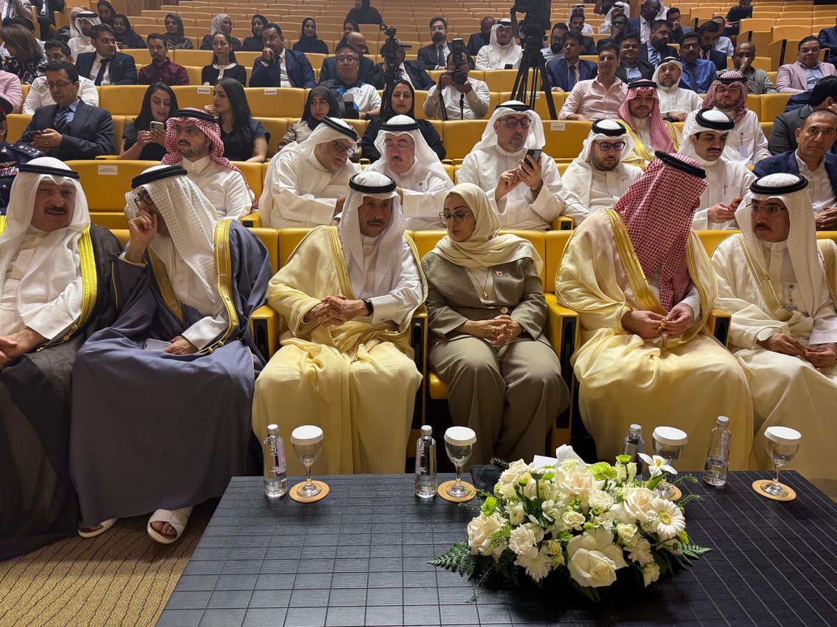 KSAembassyBH's tweet photo. حضر سعادة السفير @naif63_2 اليوم حفل توقيع عقدين ضمن مشروع مدينة الملك عبدالله بن عبدالعزيز الطبية، بدعم من @SaudiFund_Dev، وذلك بحضور أصحاب المعالي الوزراء، وسعادة الرئيس التنفيذي للصندوق، ومعالي رئيس جامعة الخليج العربي @AGUeducation، وعدد من كبار المسؤولين. https://t.co/NDm4GTQhCA