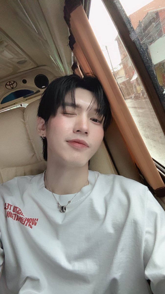 tnbau1's tweet photo. ขอบคุณADDA แล้วแฟนๆชาวอุบลมากๆนะค้าบบ แล้วก็คนที่มาหาจากหลายๆที่ แล้วก็ทีมหน้าจอด้วย วันนี้คนเยอะมากกกก เขินเลย หวังว่าทุกคนจะมีความสุขมากๆนะครับวันนี้ ดีใจที่ได้เจอกันนะ เดินทางกลับปลอดภัยนะครับทุกคน ไว้เจอกันใหม่นะ จุ้บ😘❤️

AOU X ADDA UBON

#ADDAxAOU https://t.co/U4F5V8vW2h