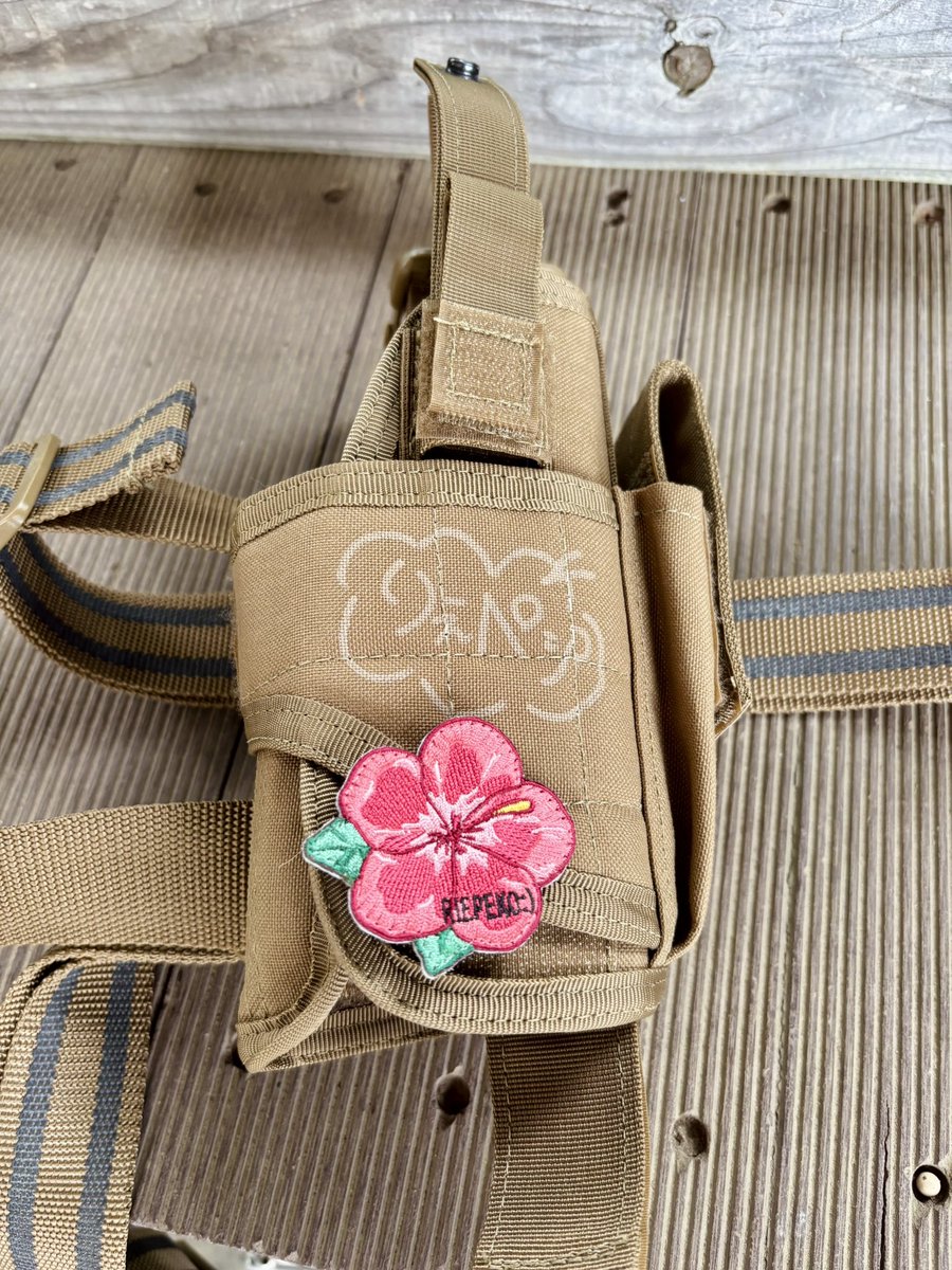 nar_06_srz's tweet photo. りえぺこちゃんのハイビスカス買ったらサインもらえた！かわいい🌺 https://t.co/oikDwRL9sd