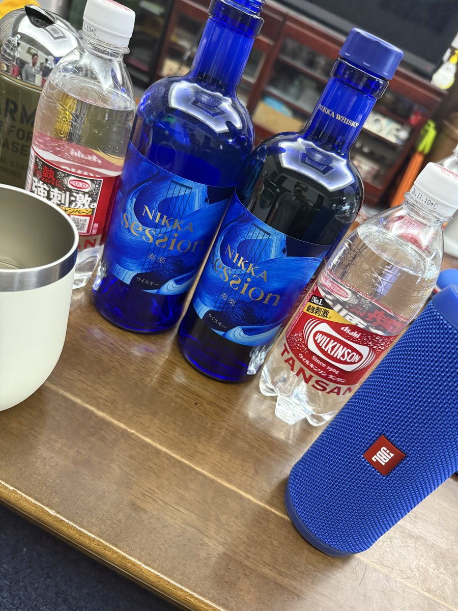 Ukey_53n53's tweet photo. この酒マジで優勝🎉
モルトの爽やかさから余韻はビター、値段はシングルモルトより抑えめ！
ぜひ日曜のご褒美に☝️
#NIKKA
#session https://t.co/uw7GsUV4yS