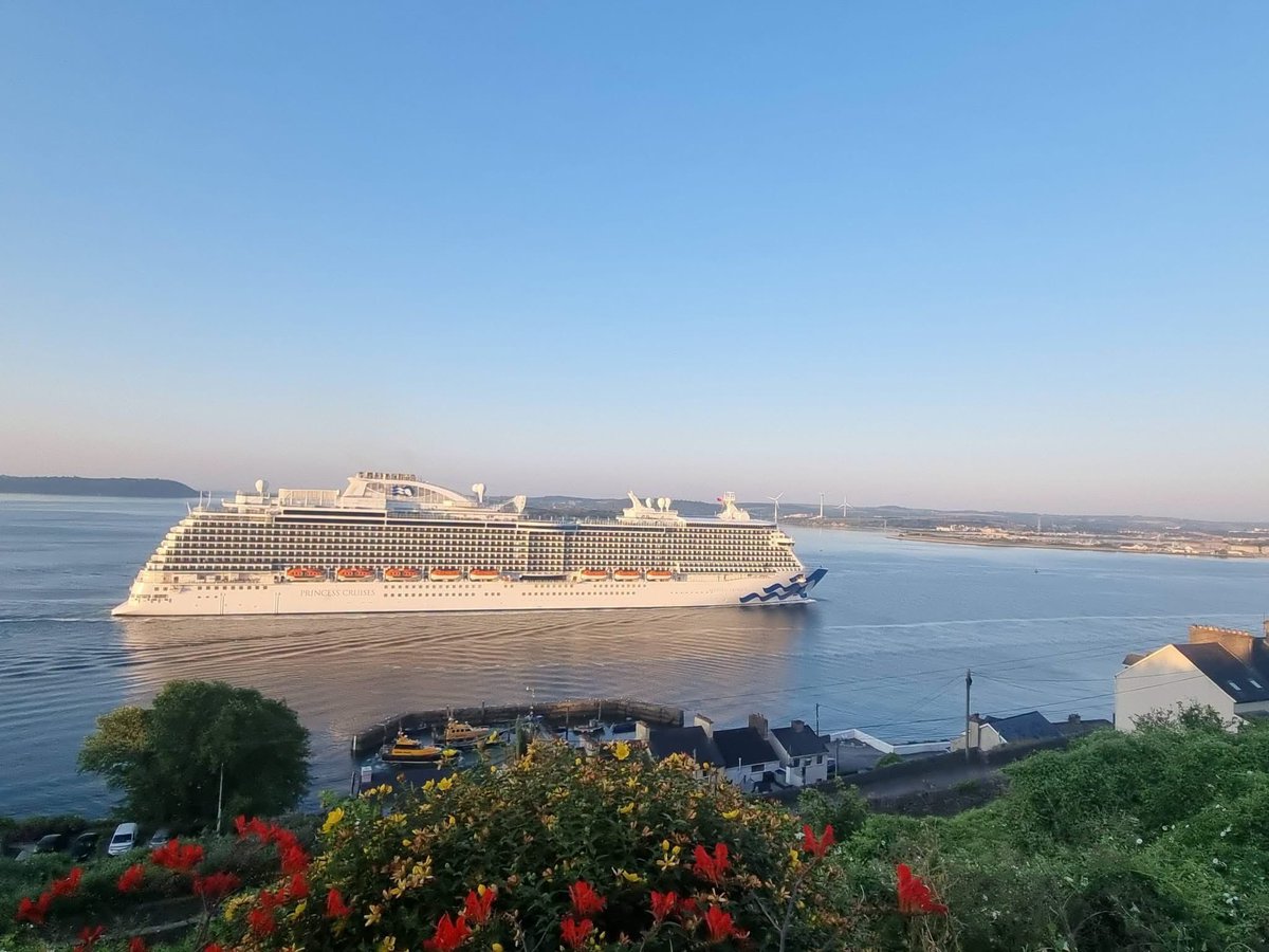 CobhTourism's tweet photo. Our tourism ambassadors are out welcoming the passengers , crew @PrincessCruises Majestic Princess to #Cobh  Enjoy Shopping ,Restaurants Bars Music history architecture ,Walking Tours Visit  @cobhmuseum @CobhHeritageCen @TitanicCobh @SpikeIslandCork @SiriusArtsCobh @CorkHarbourBH https://t.co/LMLcv1MZv3
