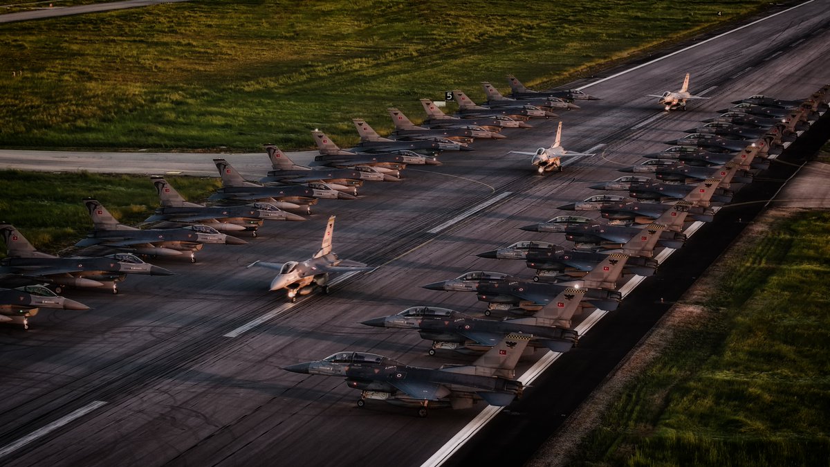 tcsavunma's tweet photo. Gök Vatanın muhafızları!🇹🇷

#MillîSavunmaBakanlığı
#GününFotoğrafı📸 https://t.co/7bP20f5nvz