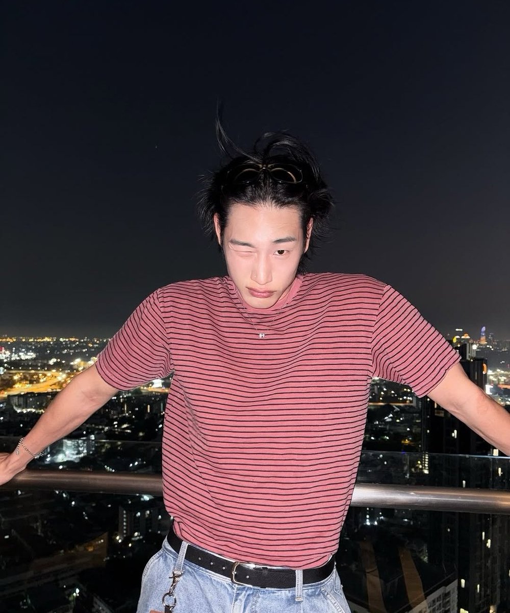 2OOOshit's tweet photo. —— shan hyunjae (22)

syn shan yu – enigmatyczny indywidualista, pasjonat ornitologii.
posiada wyostrzone zmysły i nadludzką odporność na ekstremalne warunki. https://t.co/TrSGtE2PPw