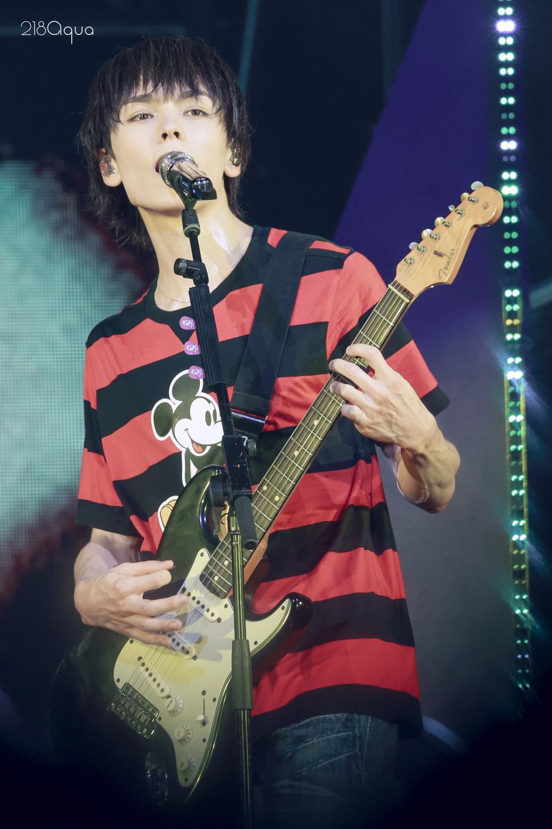 218Aqua's tweet photo. 260712 ［V8］ LIVE - GOYANG DAY2

🎸

#세븐틴 #SEVENTEEN #V8
#버논 #VERNON https://t.co/KQnwis042L