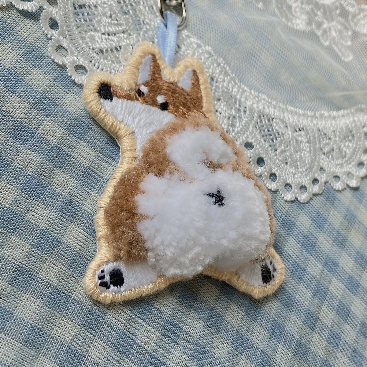 ssshibano's tweet photo. フォロワーの皆さま、お久しぶりです⸜(*˙꒳˙*)⸝
仕事が忙しくてなかなか刺繍出来ていませんでしたが久しぶりにパンチニードル、そして刺繍を合わせた柴犬さんを作りました🐶🫶

#刺繍  #パンチニードル https://t.co/nRkVK45fLm