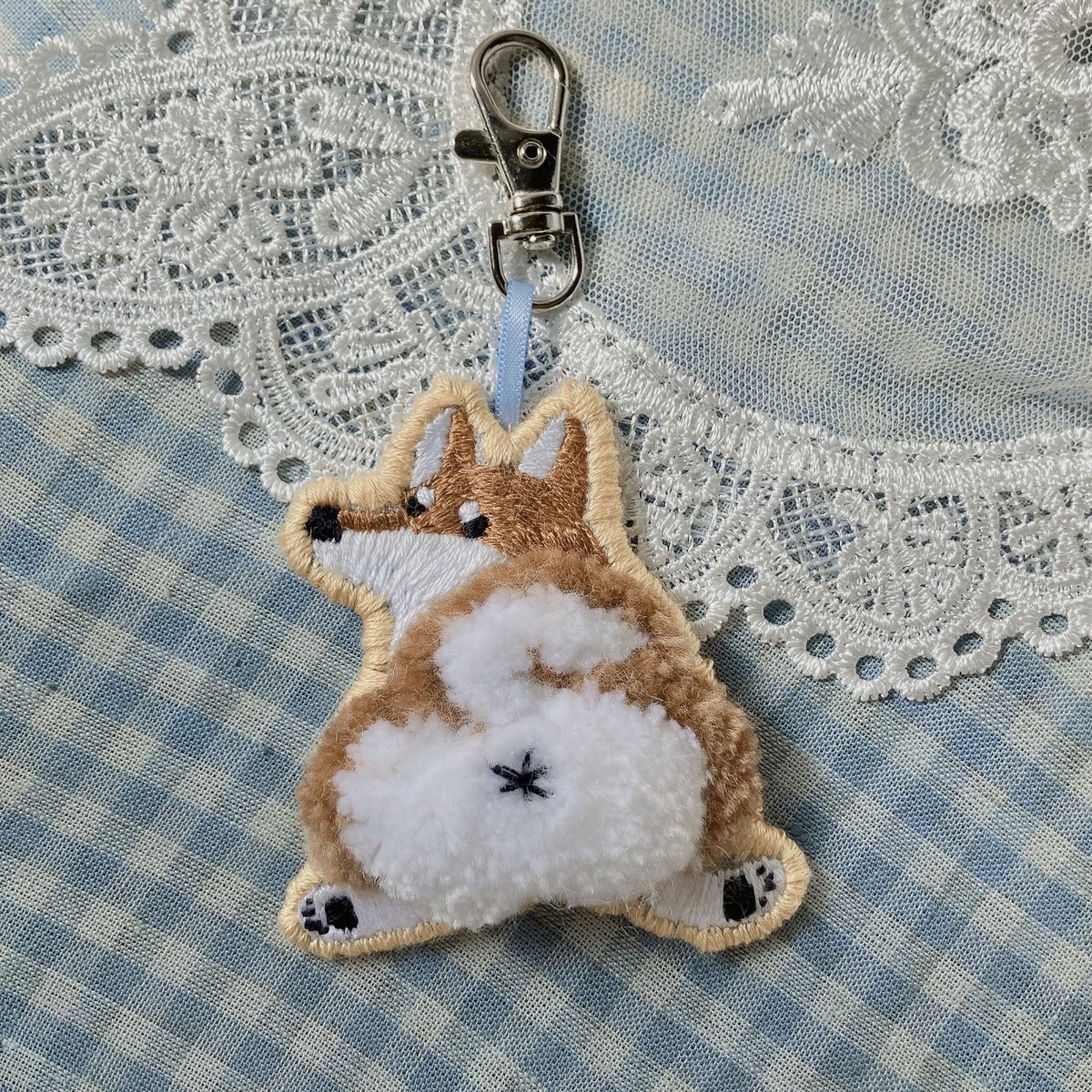 ssshibano's tweet photo. フォロワーの皆さま、お久しぶりです⸜(*˙꒳˙*)⸝
仕事が忙しくてなかなか刺繍出来ていませんでしたが久しぶりにパンチニードル、そして刺繍を合わせた柴犬さんを作りました🐶🫶

#刺繍  #パンチニードル https://t.co/nRkVK45fLm