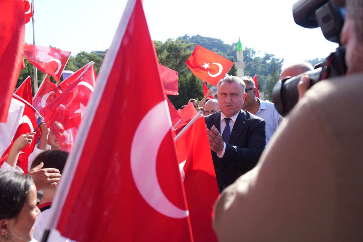 GSB_Mugla's tweet photo. 🇹🇷 Marmaris Spor Kompleksimizde büyük bir coşku yaşandı.

Gençlik ve Spor Bakanımız Sayın Dr. Osman Aşkın Bak; sporcularımız, gençlerimiz ve vatandaşlarımız tarafından Türk bayrakları eşliğinde büyük bir sevgi ve heyecanla karşılandı. https://t.co/KQxvTriQYn