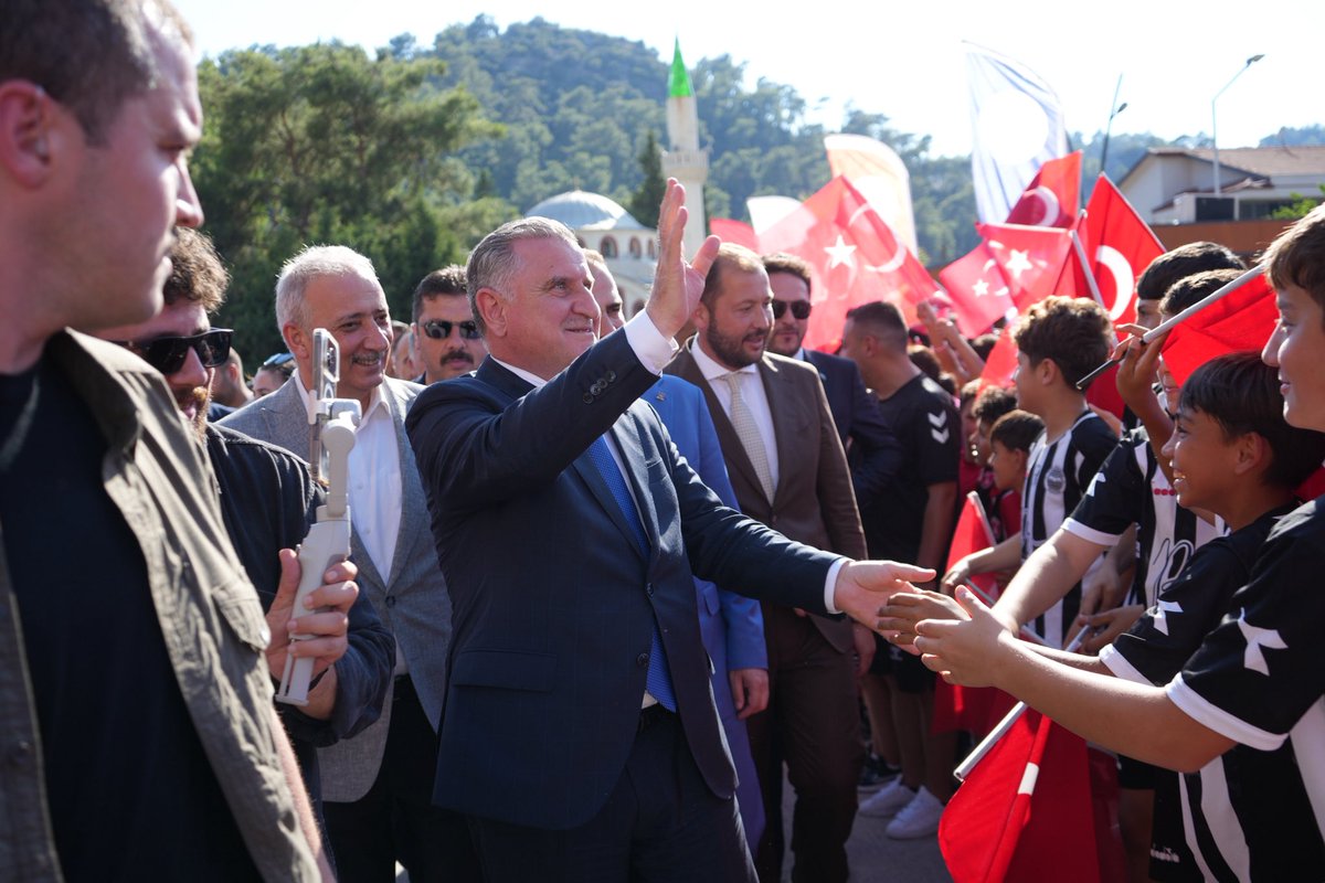 GSB_Mugla's tweet photo. 🇹🇷 Marmaris Spor Kompleksimizde büyük bir coşku yaşandı.

Gençlik ve Spor Bakanımız Sayın Dr. Osman Aşkın Bak; sporcularımız, gençlerimiz ve vatandaşlarımız tarafından Türk bayrakları eşliğinde büyük bir sevgi ve heyecanla karşılandı. https://t.co/KQxvTriQYn