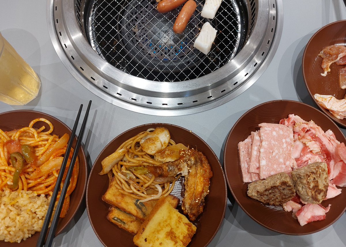 uraura_cat's tweet photo. しゃぶしゃぶしたくてゆず庵に行こうとしたら480分待ちだって！8時間？！
しかも予約は2週間先まで埋まってるって💦
という事で すたみな太郎Premiumに行ってきましたとさ🥩 https://t.co/EsdVk2elNl