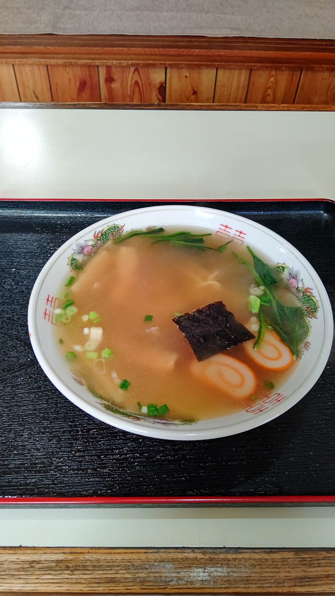 max21300's tweet photo. ハイ、ズドン!!昼飯!!

うどん みよしの ｢ラーメン｣

昔ながらのラーメンが食べたくて🍜思てたんと違ったがサッパリとしたスープだけどしっかりコクがあって( ﾟДﾟ)ｳﾏｰ ちょいと白濁してんのかな？鶏豚スープ？🤔テープルコショーがよく合うんだわ🥰

非常に、美味～♪ https://t.co/bUDnHl2U2E