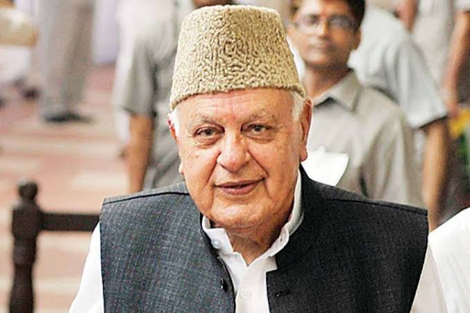Indian_Analyzer's tweet photo. 🚨 FAROOQ ABDULLAH CALLS ALL PARTIES

Farooq Abdullah has invited the INDIA bloc, BJP, Mirwaiz and others to a July 20 protest in Delhi.

-> The protest will demand the restoration of Jammu &amp; Kashmir’s Statehood. https://t.co/CjAYTQEN7r