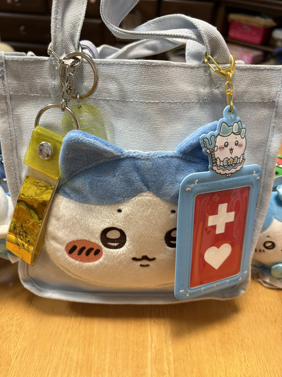 Hachiware__0718's tweet photo. カバンはジャラジャラになりました😇 https://t.co/xIt4yIG8f1