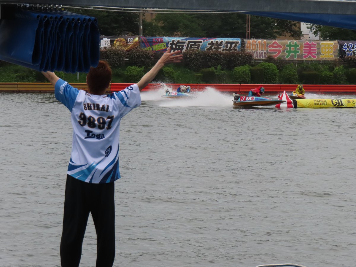 nikkan_boat's tweet photo. 【#戸田ボート･ＧⅡ全国ボートレース甲子園】
仲間の優勝を確信したキャプテン、カッコイイ📸
#大峯豊
#白井英治 https://t.co/v4iY2GS2sq