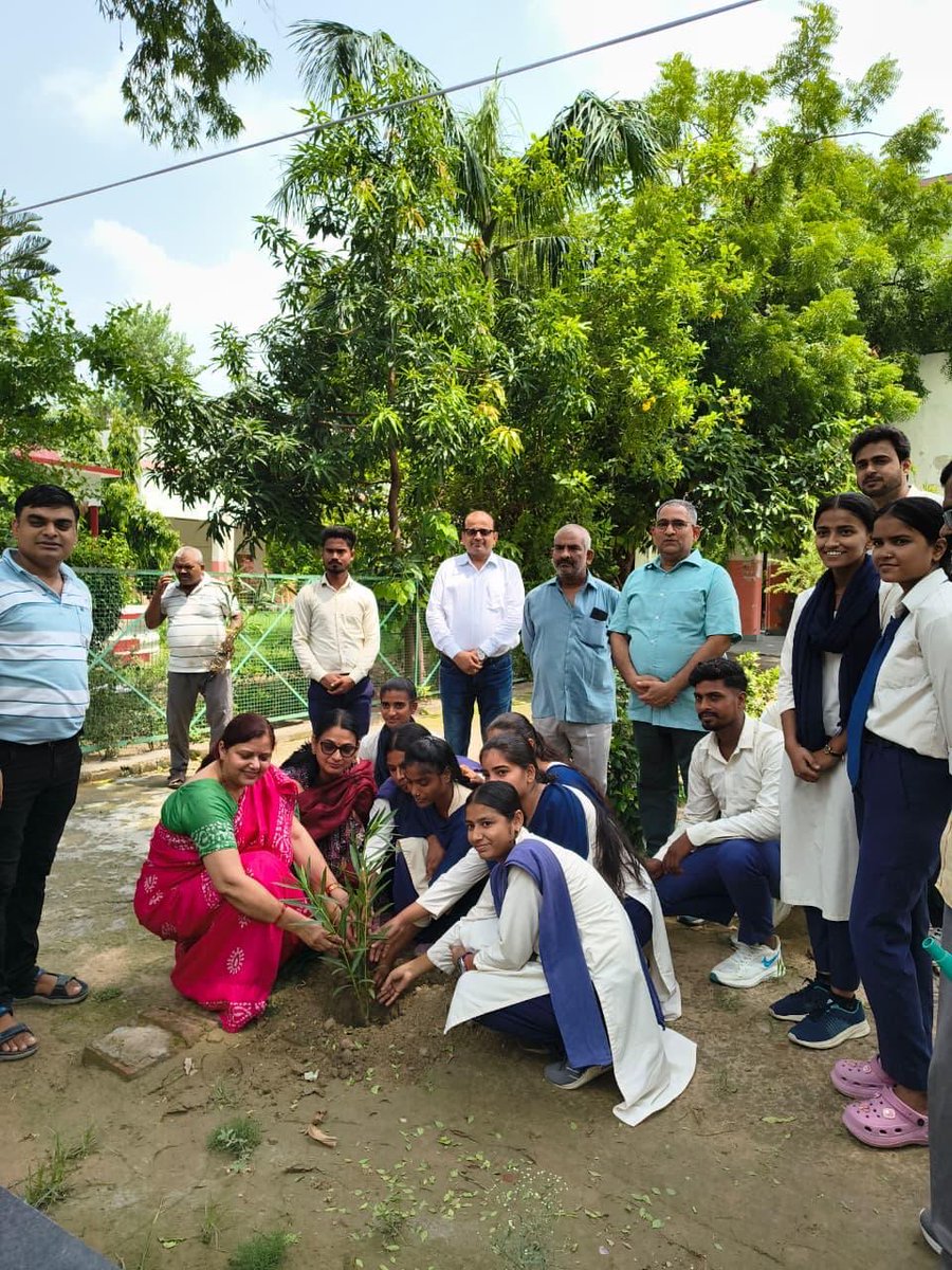 KcpgL's tweet photo. वृक्षारोपण महायज्ञ-2026 एक पेड़ माँ के नाम कार्यक्रम का आयोजन कालीचरण पीजी कॉलेज लखनऊ में पूरे उत्साह के साथ सम्पन्न https://t.co/kfpoFnLlMv