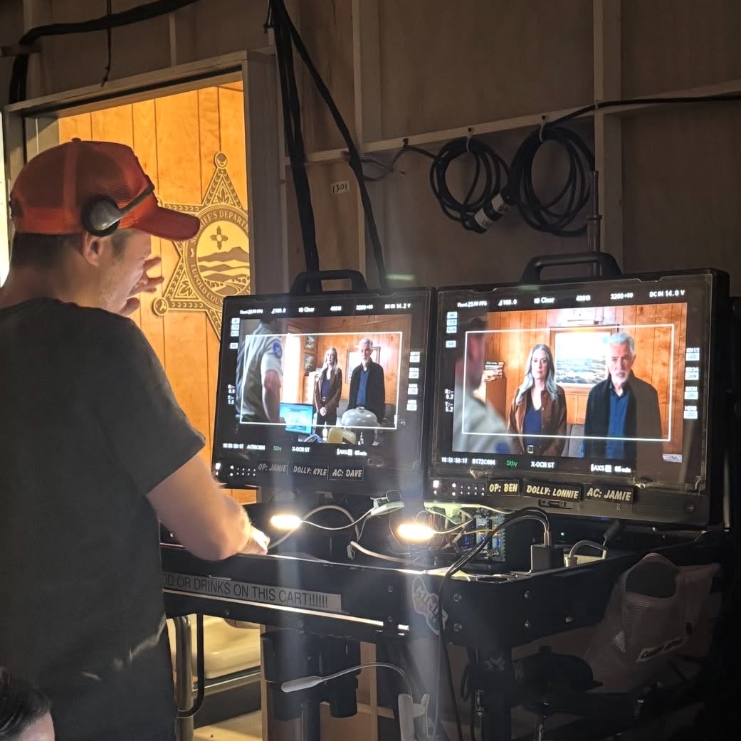 pvbarchive's tweet photo. Joe and Paget BTS from 19x07 featuring director Zach Gilford! https://t.co/7vdgIOuUcv