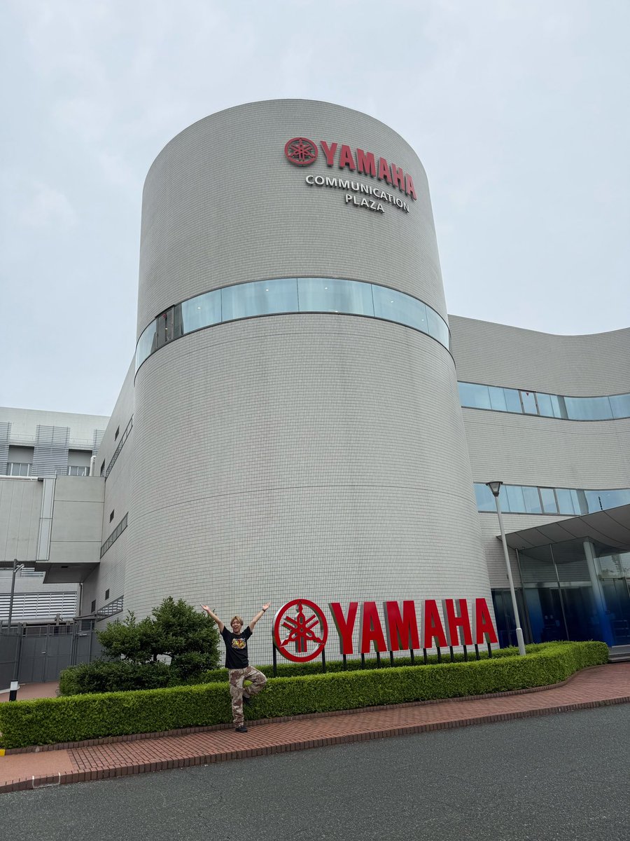likeawindTV's tweet photo. 今夜のライクアウインドは〜北斗単独企画!!
ヤマハ コミュニケーションプラザ取材🔵
バイク芸人の中でもバイクの知識が豊富な北斗がヤマハ発動機の歴史を辿ります🫡
お楽しみに〜⚡️ https://t.co/nI7ae1PZCC