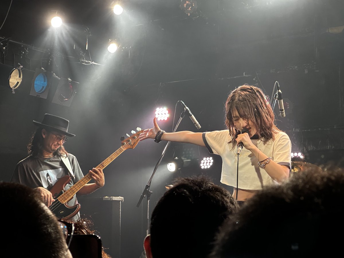 comnyan1125's tweet photo. 一曲目から超久しぶりなずっと待ってたんだよこれ！！で、序盤からバチバチにカッコいいのが連続する大満足なライブでした　 #Junna_ハローグッバイツアー https://t.co/e4exW3YHrt