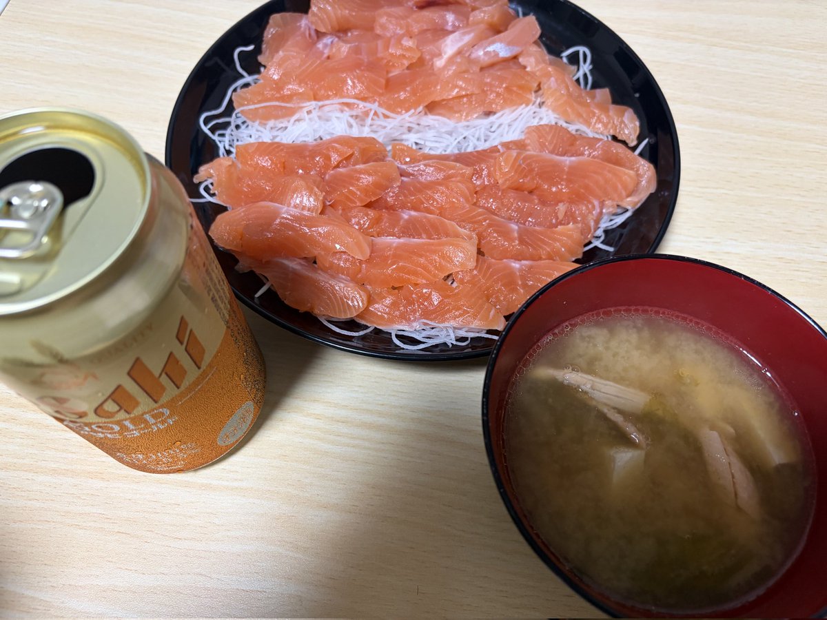 akkun6443's tweet photo. 昨日黒保根フィッシングで釣り上げたマイトとべっぴんの食べ比べ✨
こんなに味が違うんだ。贅沢な日曜日 https://t.co/r7RxgnMlzu