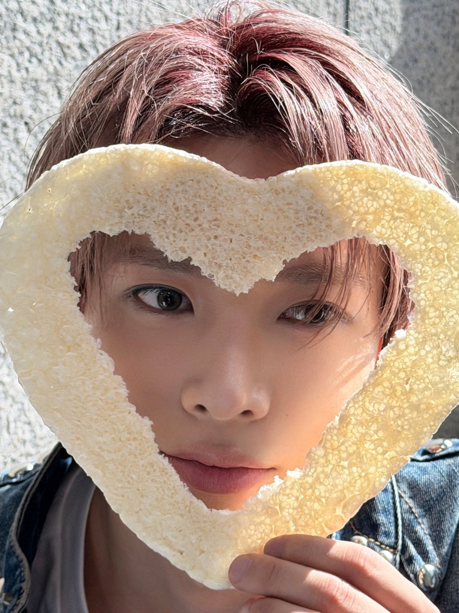 heebittu2's tweet photo. 하트안에이목구비꽉꽉들어가잇는거너무좋네...   ♡ https://t.co/ashrNWJRbm