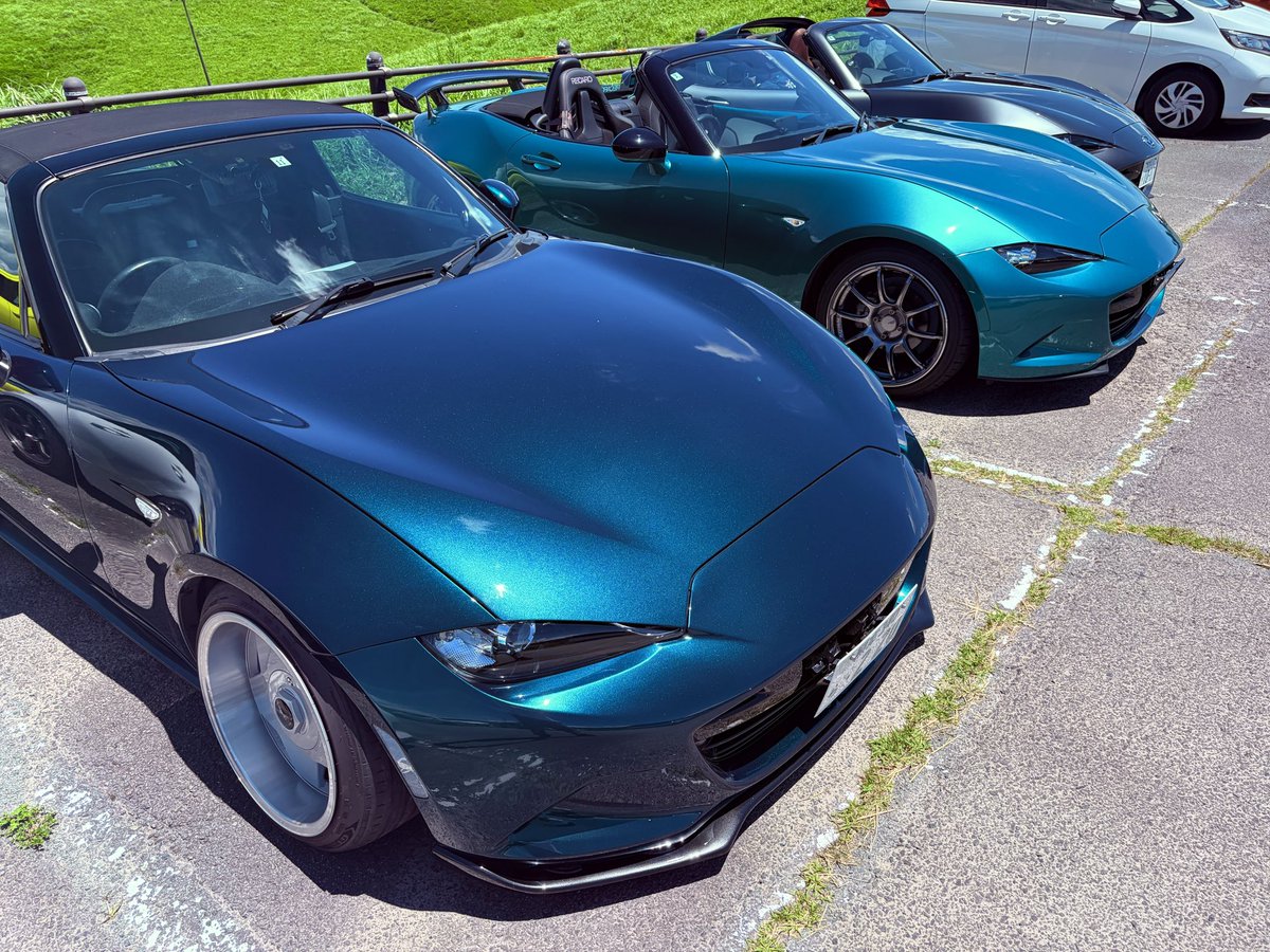 nd_roadster675r's tweet photo. シトロエン&amp;アストンマーティン
全塗装コラボ　ありがとうございました✨ https://t.co/XTDnXOIIvi