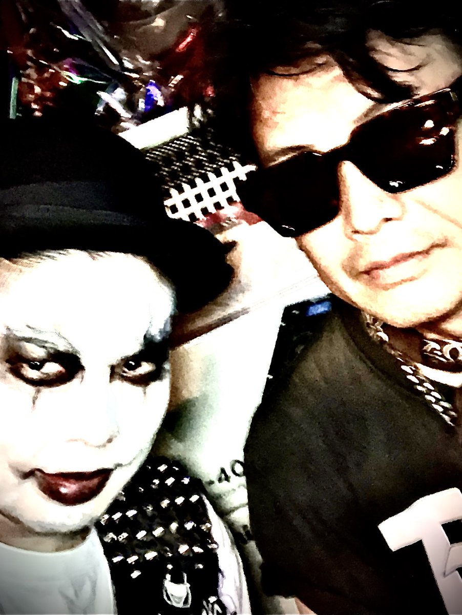 sarumnowaz's tweet photo. 昨日、新宿Underground Azzittoの写真をいただきました。

棍棒キーホルダーは売れてるらしい。

次のAzzittoは月末31日、イシダさんのバンドで伺います。 https://t.co/SKingmmrnI