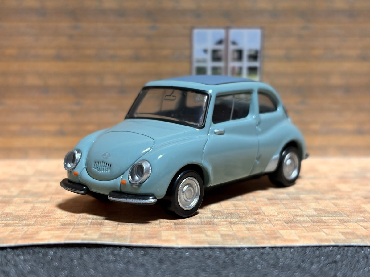 Octis_Regalia's tweet photo. 【SUBARU 360】トミカプレミアム No.35 （トミカプレミアム発売記念仕様）
S=1/48

実車が小さいのでスケールがなんと1/48
開閉ギミックは無しですが、作りは相変わらずいい感じ
ボディはつやあり、屋根はつや消しという塗り分けもしっかりされています https://t.co/h97Z5SPgv8