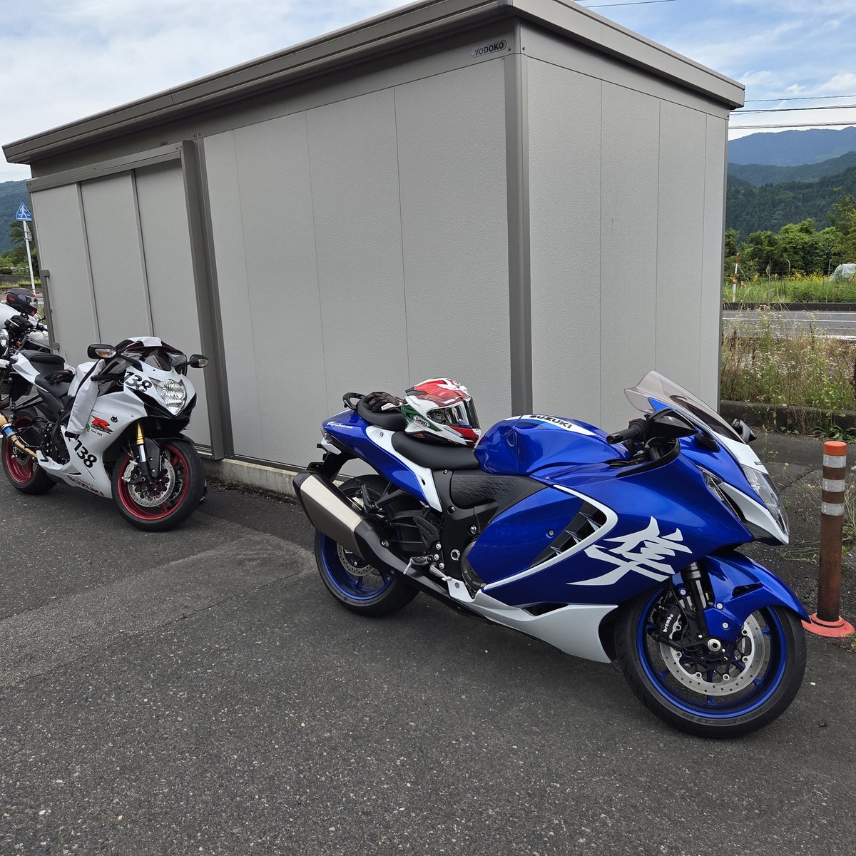 mpv325's tweet photo. 今日は6台でツーリング隼駅やCafe&amp;Daining San 道の駅はっとうのHCBM と八頭町を楽しみました😄
やっと1000キロ越えました‼️(笑) https://t.co/Bi0VQE787K